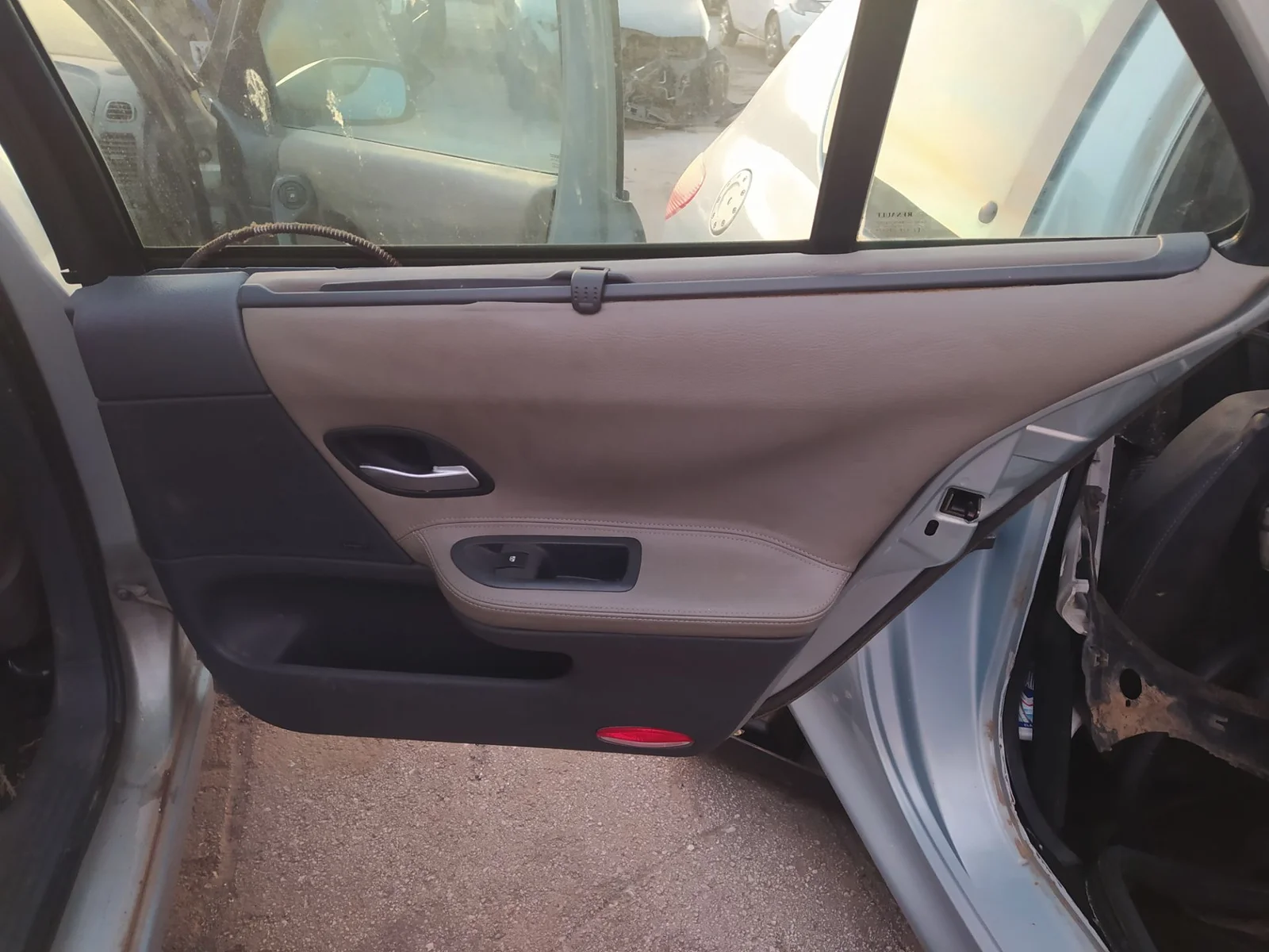 Foto de GUARNECIDO PUERTA TRASERA DERECHA RENAULT LAGUNA II (BG0) 2.2 dCi Turbodiesel (150 CV / 110 KW) referencia 7701049209