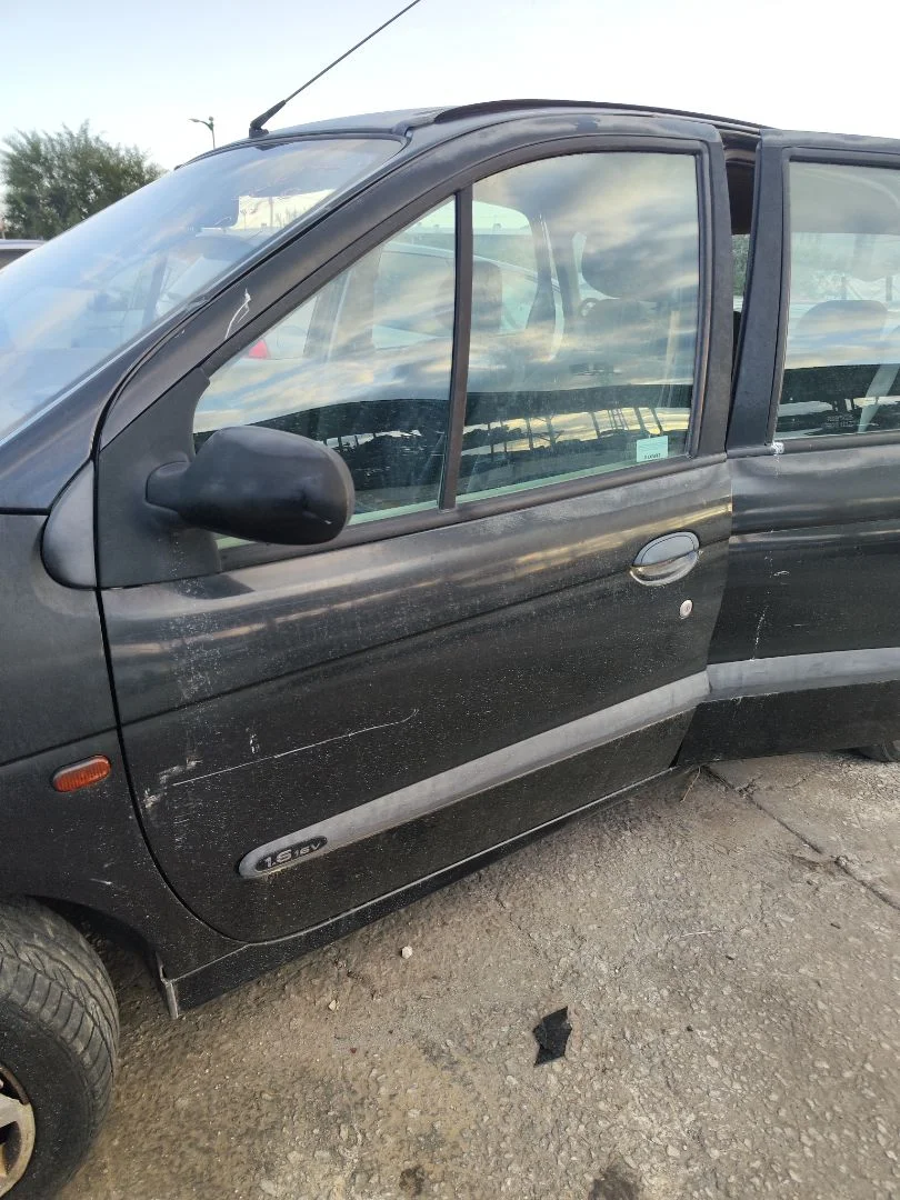 Foto de PUERTA DELANTERA IZQUIERDA RENAULT SCENIC I (JA...) 1.4 CAT (95 CV / 70 KW) referencia 7751474575