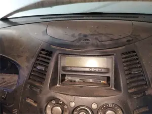Foto de REJILLA AIREADORA MITSUBISHI GRANDIS (NA0W)