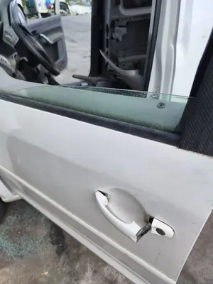Foto de LUNA DELANTERA IZQUIERDA VOLKSWAGEN CADDY (2K)(02.2004) 1.9 TDI (BSU) (75 CV / 55 KW)