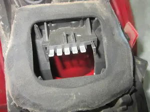 Foto de PILOTO TRASERO IZQUIERDO OPEL CORSA D 1.4 16V (90 CV / 66 KW) referencia 89038960A foto 5