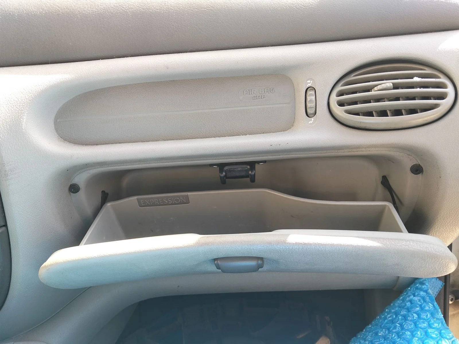 Foto de GUANTERA RENAULT SCENIC I (JA...) 1.9 dCi Diesel CAT (102 CV / 75 KW)