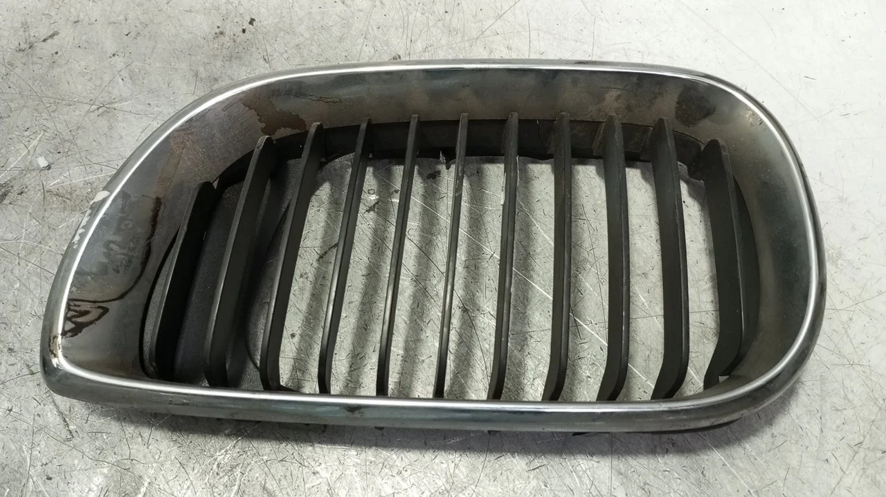 Foto de REJILLA PARAGOLPES IZQUIERDA BMW SERIE 3 BERLINA (E46) 2.0 16V Diesel CAT (150 CV / 110 KW) referencia 51137072129
