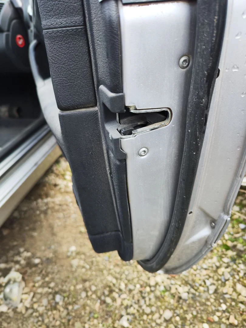 Foto de CERRADURA PUERTA DELANTERA DERECHA MERCEDES-BENZ CLK (BM 208) CABRIO 3.2 V6 18V CAT (218 CV / 160 KW)