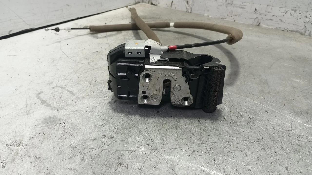 Foto de CERRADURA PUERTA TRASERA IZQUIERDA RENAULT KADJAR 1.3 TCE (159 CV / 117 KW) referencia 825014EA2A