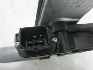 Foto de ELEVALUNAS DELANTERO IZQUIERDO OPEL CORSA D 1.2 16V CAT (Z 12 XEP / LB4) (80 CV / 59 KW) referencia 013269605 foto 3
