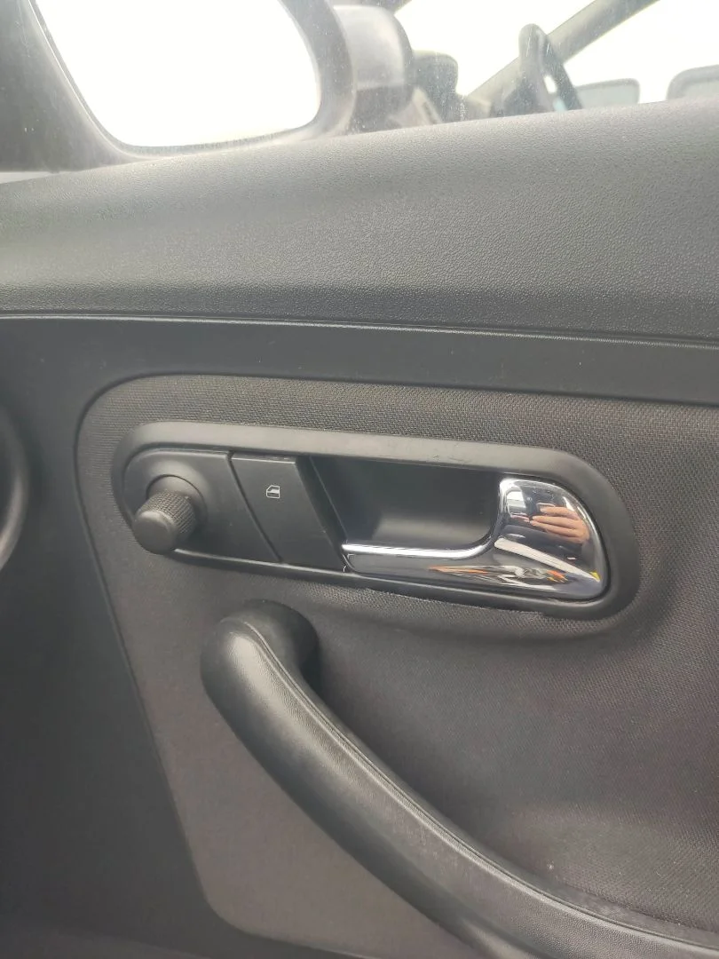 Foto de MANETA INTERIOR DELANTERA DERECHA SEAT IBIZA (6L1) 1.9 TDI (101 CV / 74 KW) referencia 6L0837114H FKZ