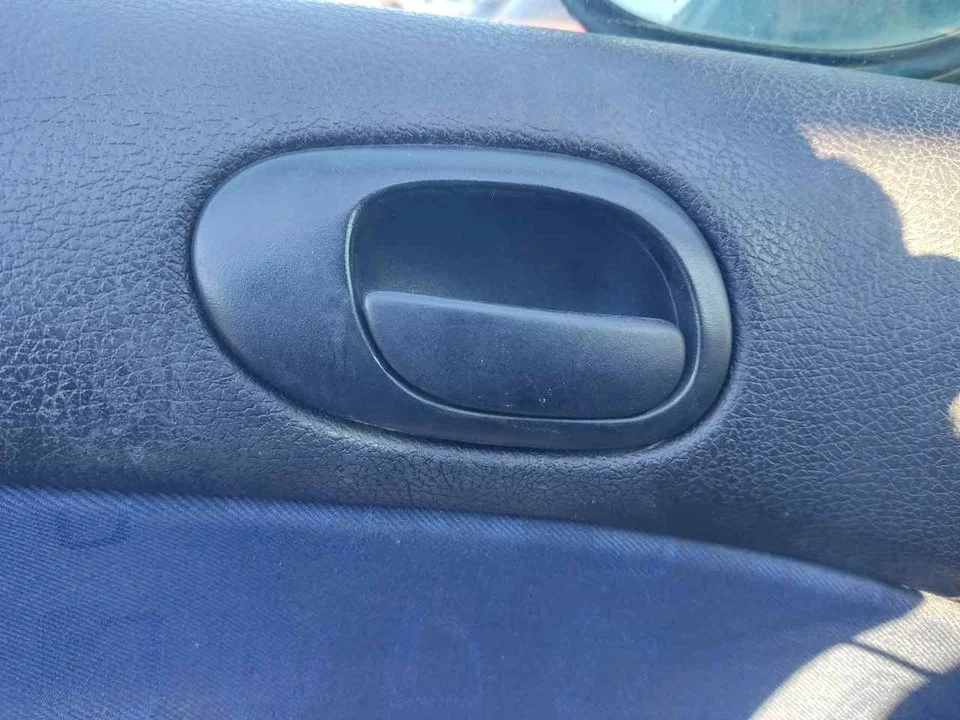 Foto de MANETA INTERIOR DELANTERA IZQUIERDA PEUGEOT 206 1.4 HDi (68 CV / 50 KW) referencia 9623698477