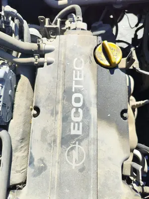 Foto de TAPA MOTOR OPEL CORSA C 1.2 16V CAT (Z 12 XEP / LB4) (80 CV / 59 KW)