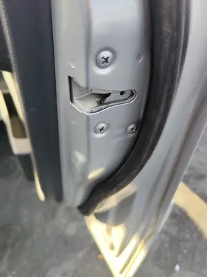 Foto de CERRADURA PUERTA DELANTERA DERECHA CHEVROLET MATIZ 0.8 CAT (52 CV / 38 KW) referencia 96601559