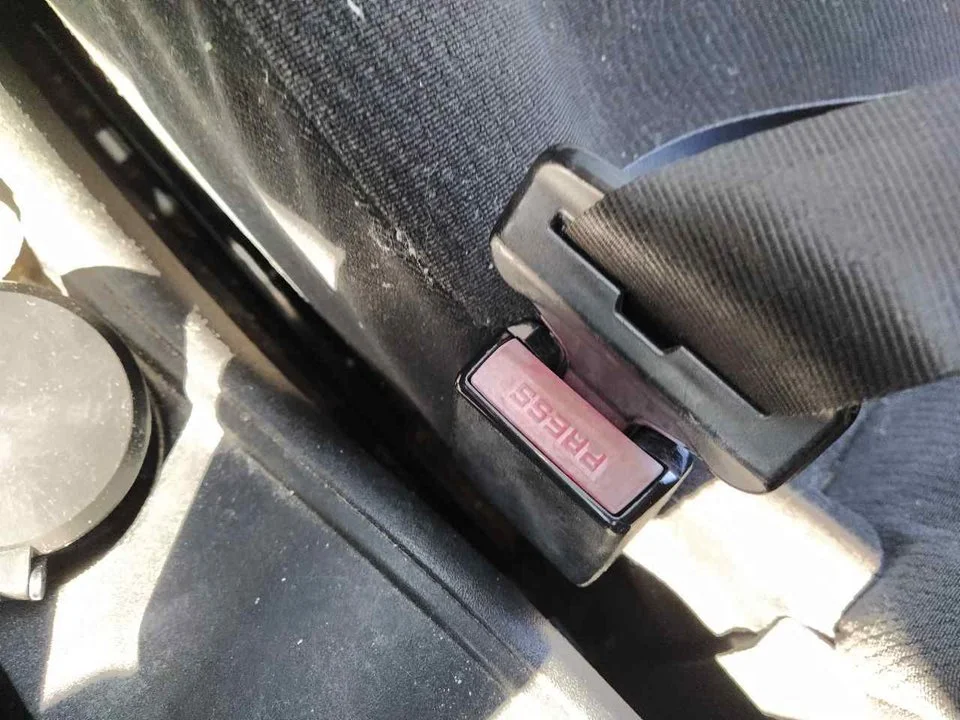 Foto de ENGANCHE CINTURON DELANTERO IZQUIERDO CITROEN C4 BERLINA 1.6 16V (120 CV / 88 KW)
