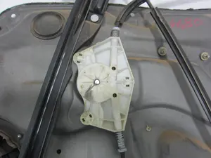 Foto de ELEVALUNAS DELANTERO IZQUIERDO VOLKSWAGEN GOLF IV BERLINA (1J1)(10.1997) 1.6 16V (105 CV / 77 KW) referencia 1J4837755E foto 6