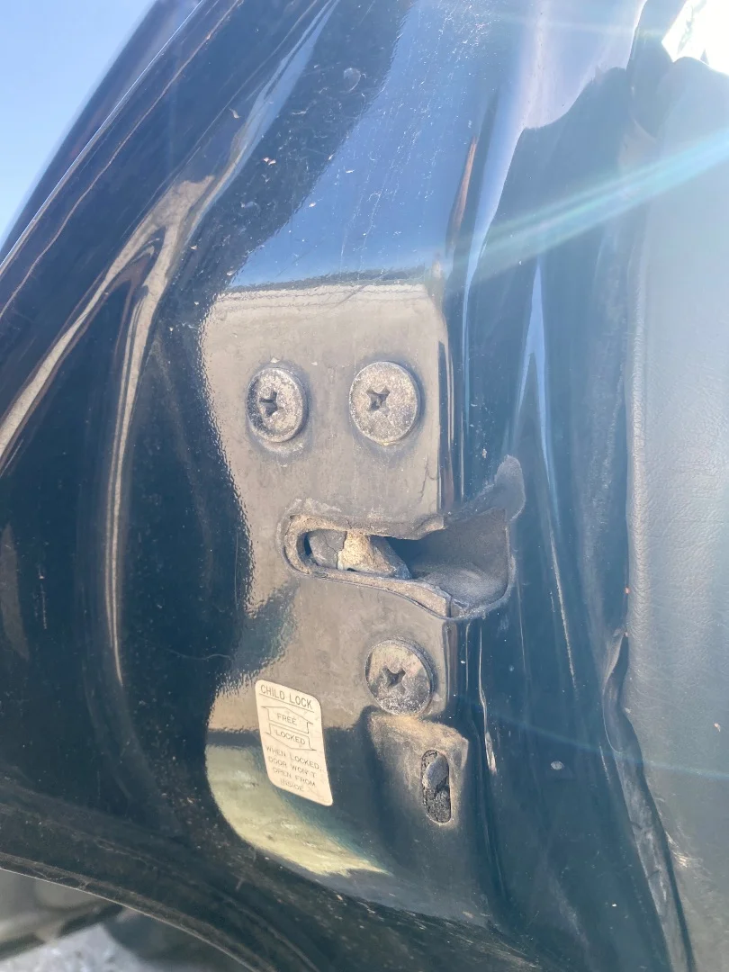 Foto de CERRADURA PUERTA TRASERA IZQUIERDA KIA SPORTAGE 2.0 CAT (128 CV / 94 KW)