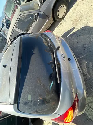 Foto de PORTON TRASERO TOYOTA YARIS (KSP9/SCP9/NLP9) 1.3 16V CAT (101 CV / 74 KW) referencia 670050D160 foto 2