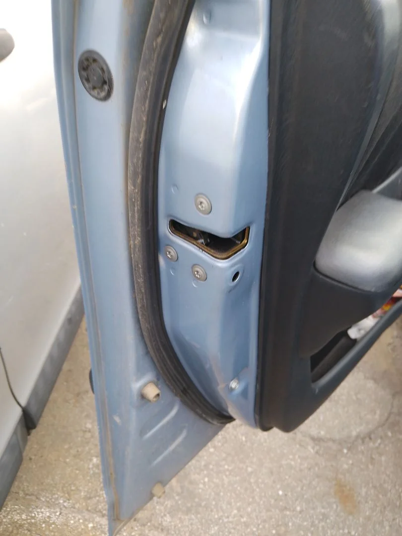 Foto de CERRADURA PUERTA DELANTERA IZQUIERDA TOYOTA COROLLA (E12) 1.4 16V CAT (97 CV / 71 KW)