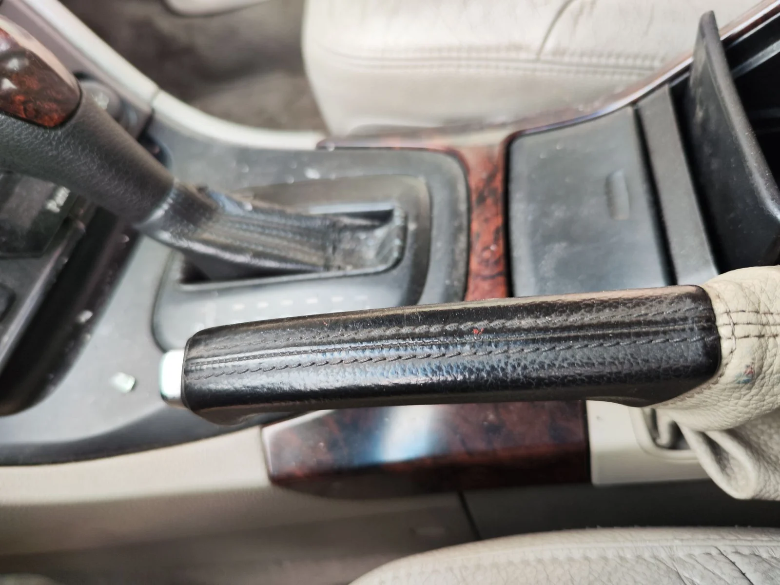 Foto de PALANCA FRENO VOLVO S80 BERLINA 2.4 Diesel (131 CV / 96 KW)