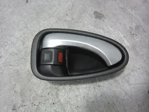 Foto de MANETA INTERIOR DELANTERA DERECHA TOYOTA AVENSIS CROSS SPORT (T27) 1.8 16V CAT (147 CV / 108 KW) referencia 6920505051