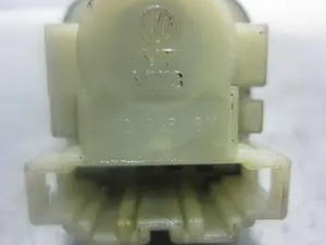 Foto de INTERRUPTOR VOLKSWAGEN GOLF IV BERLINA (1J1)(10.1997) 1.9 TDI (101 CV / 74 KW) referencia 1K2945511 foto 4