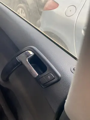 Foto de MANETA INTERIOR TRASERA IZQUIERDA VOLKSWAGEN POLO IV (9N3) 1.4 FSI (86 CV / 63 KW)
