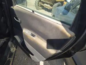 Foto de CERRADURA PUERTA TRASERA DERECHA RENAULT SCENIC II (JM) 1.5 dCi Diesel (101 CV / 74 KW) referencia 8200119333 foto 3