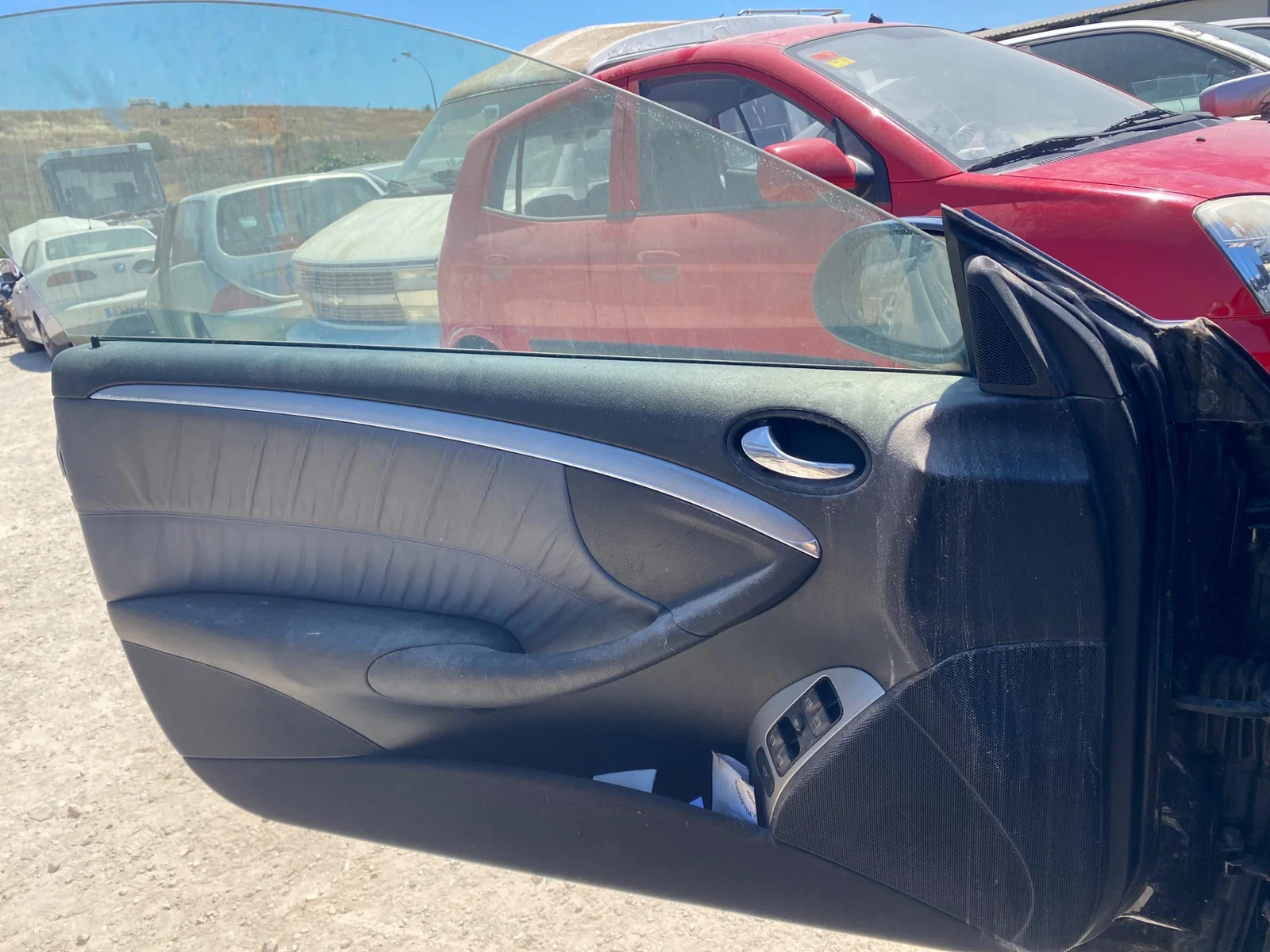 Foto de GUARNECIDO PUERTA DELANTERA IZQUIERDA MERCEDES-BENZ CLK (BM 209) CABRIO 1.8 CAT (163 CV / 120 KW) referencia A2097202751 8M05