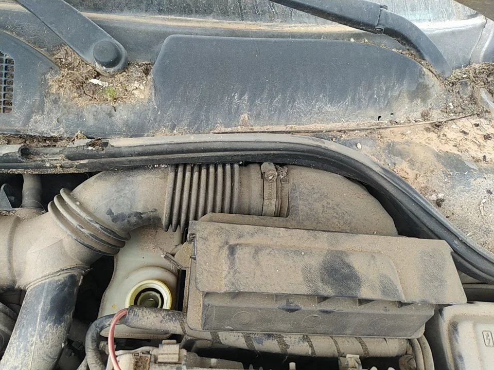 Foto de CAJA FILTRO AIRE RENAULT MEGANE II CLASSIC BERLINA 1.6 16V (112 CV / 82 KW) referencia 8200401500