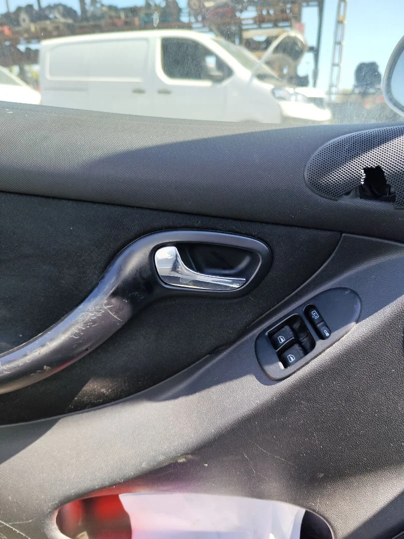 Foto de MANETA INTERIOR DELANTERA IZQUIERDA SEAT LEON (1M1) 1.9 TDI (90 CV / 66 KW)