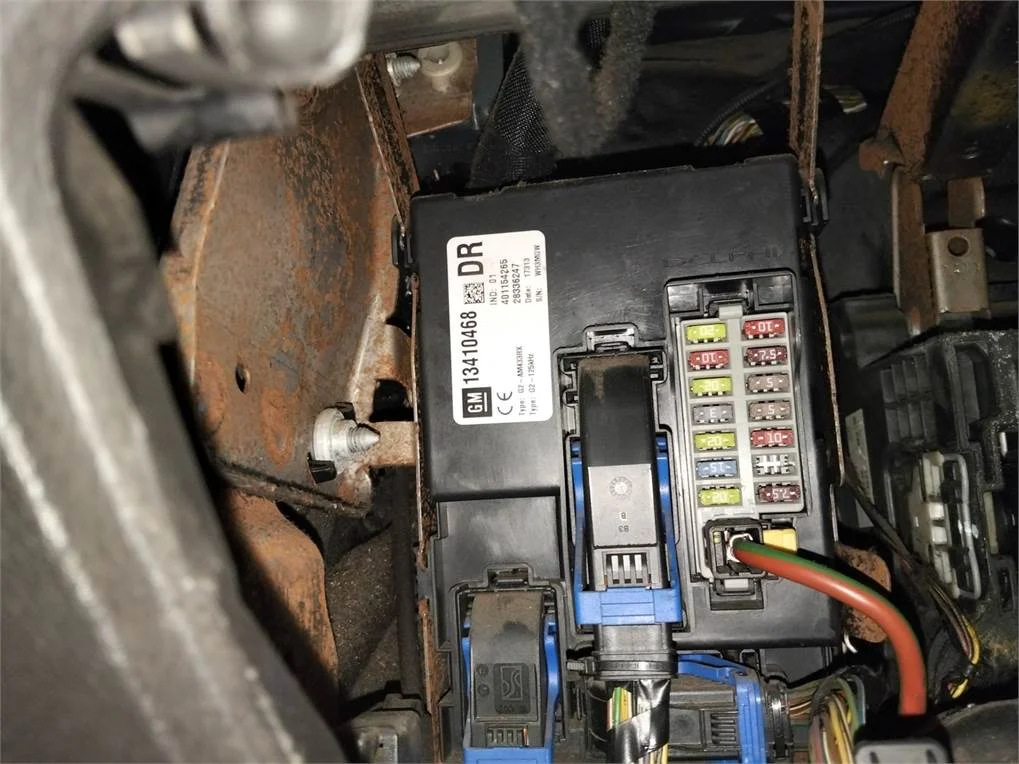 Foto de CAJA RELES / FUSIBLES OPEL MERIVA B