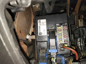 Foto de CAJA RELES / FUSIBLES OPEL MERIVA B