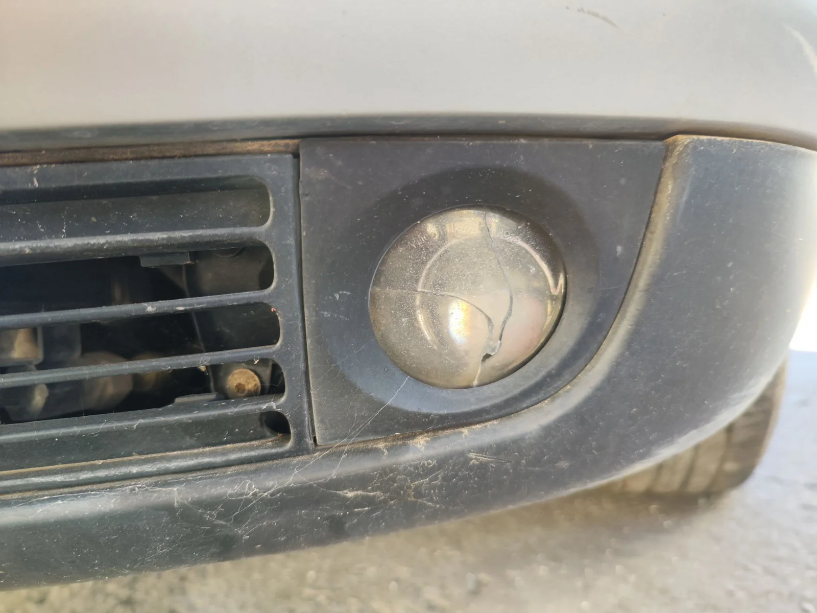 Foto de FARO ANTINIEBLA IZQUIERDO AUDI A8 (D2) 4.2 V8 40V (310 CV / 228 KW)