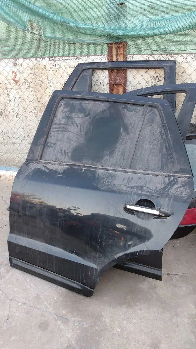 Foto de PUERTA TRASERA IZQUIERDA HYUNDAI SANTA FE (CM)