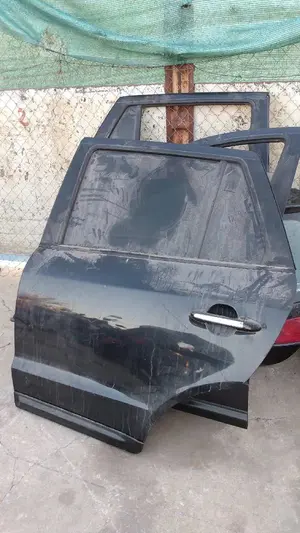 Foto de PUERTA TRASERA IZQUIERDA HYUNDAI SANTA FE (CM)