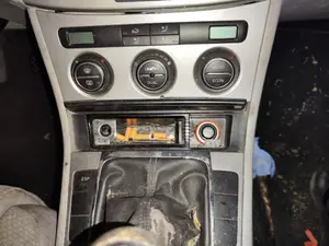 Foto de CENICERO VOLKSWAGEN PASSAT BERLINA (3C2) 2.0 TDI (140 CV / 103 KW) referencia 3C0863284 foto 2