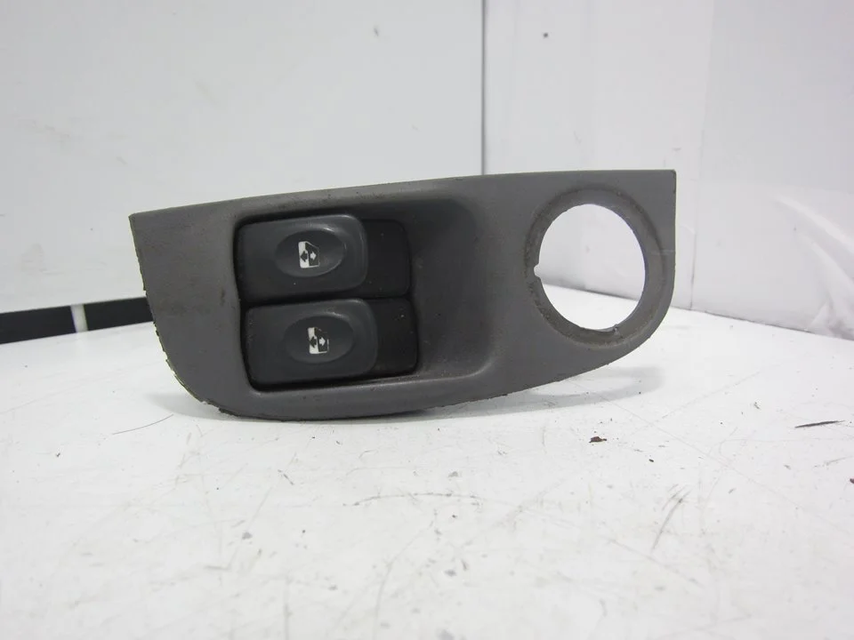 Foto de MANDO ELEVALUNAS DELANTERO IZQUIERDO RENAULT MEGANE I FASE 2 COUPE (DA...) 1.6 (107 CV / 79 KW) referencia 429998K