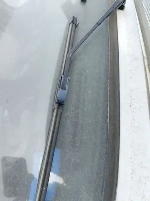Foto de BRAZO LIMPIA DELANTERO DERECHO FIAT DUCATO I BUS
