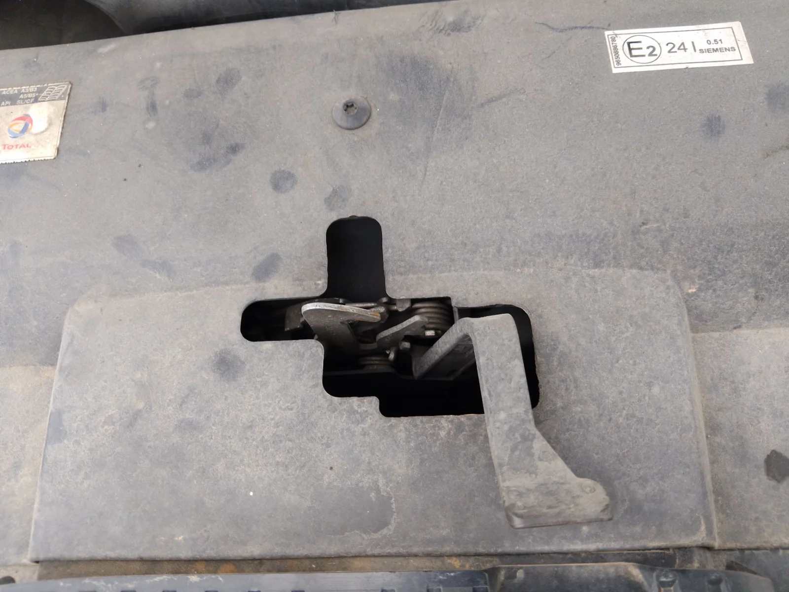 Foto de CERRADURA CAPO PEUGEOT 407 2.0 16V HDi FAP CAT (RHR / DW10BTED4) (136 CV / 100 KW)