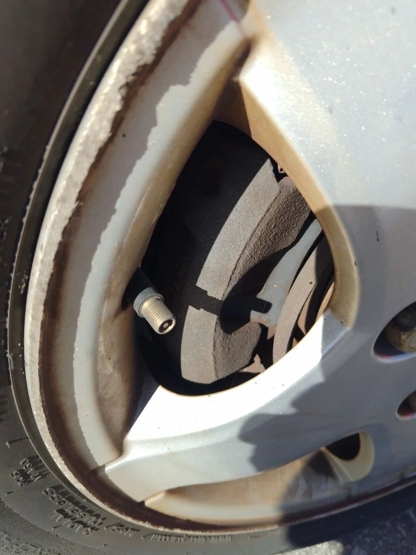 Foto de PINZA DE FRENO DELANTERA IZQUIERDA PEUGEOT 107 1.0 CAT (384F) (68 CV / 50 KW)