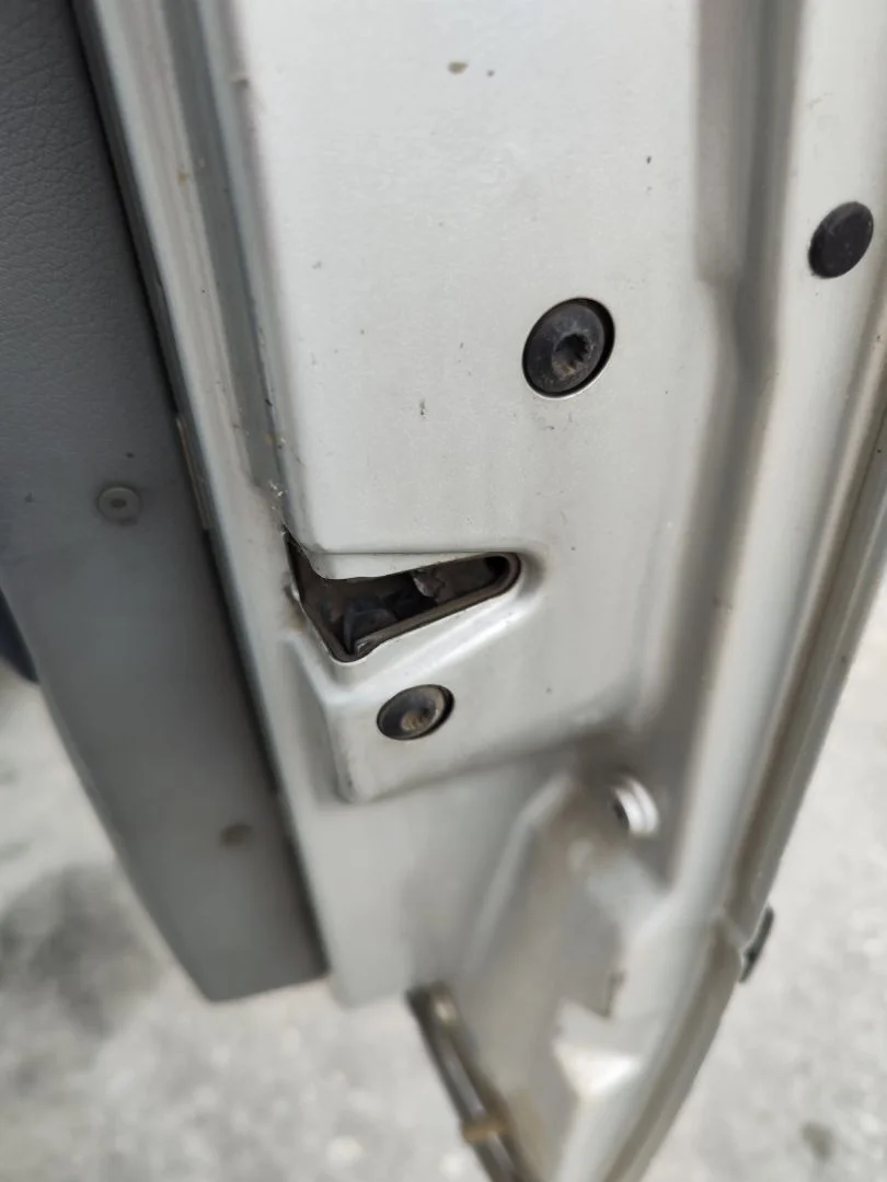 Foto de CERRADURA PUERTA DELANTERA DERECHA SKODA OCTAVIA BERLINA (1U2) 1.9 TDI (90 CV / 66 KW) referencia 3B4837016A
