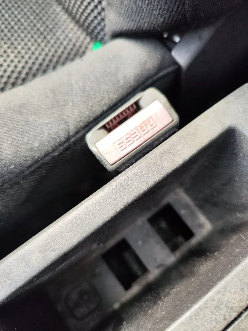 Foto de ENGANCHE CINTURON DELANTERO DERECHO PEUGEOT 307 BREAK/ SW (S2) 2.0 16V HDi FAP CAT (RHR / DW10BTED4) (136 CV / 100 KW)