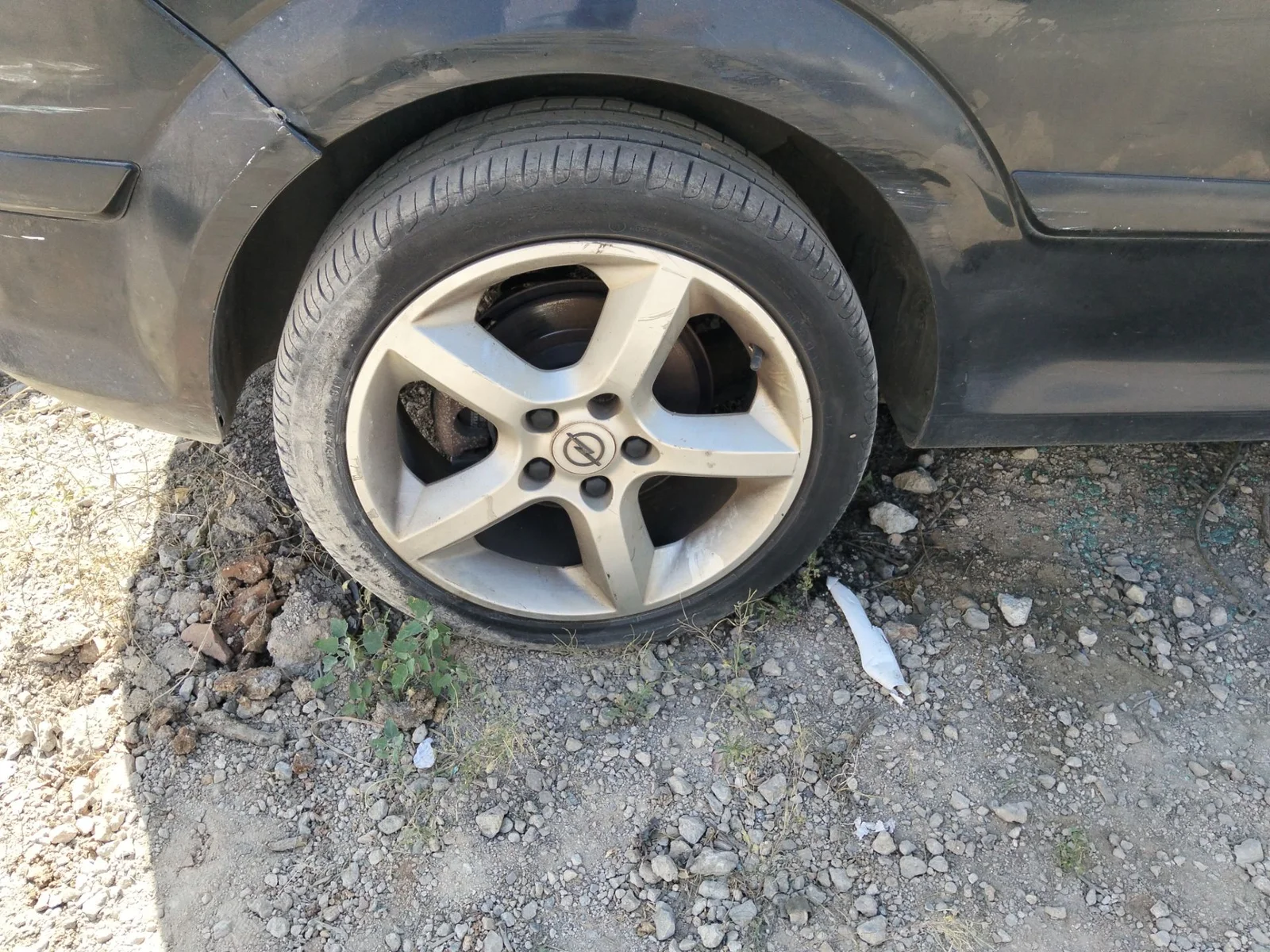 Foto de LLANTA OPEL ASTRA H GTC 1.9 CDTI (120 CV / 88 KW)