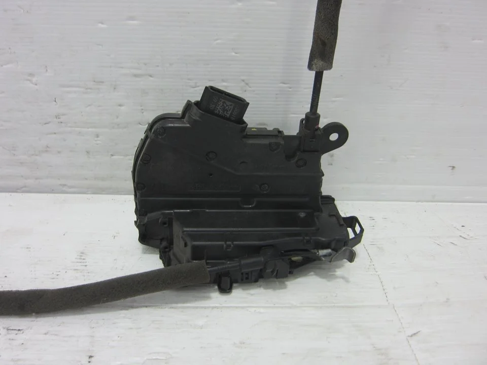 Foto de CERRADURA PUERTA TRASERA DERECHA NISSAN MICRA (K14) 0.9 CAT (90 CV / 66 KW) referencia 825005FA0A