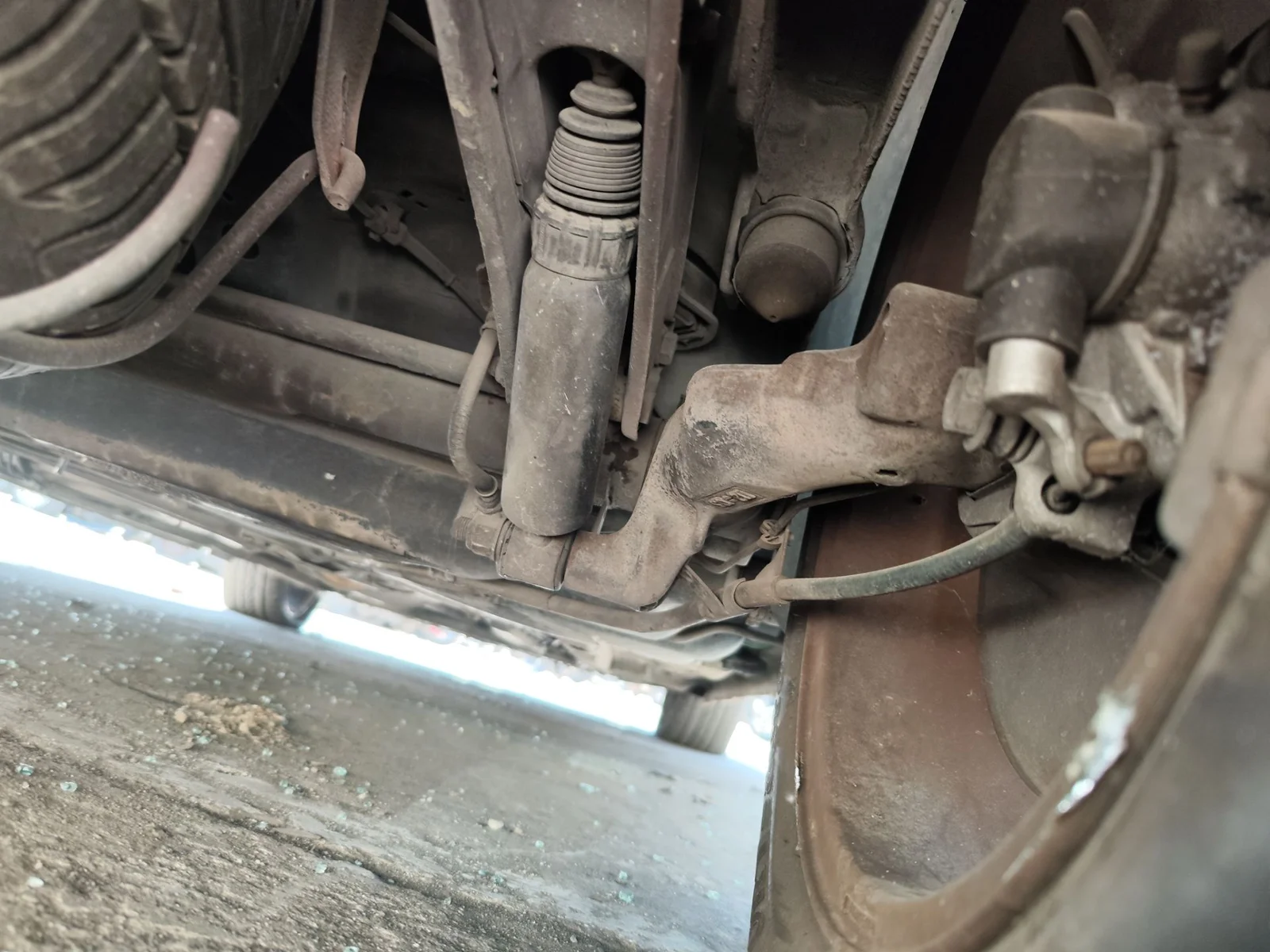 Foto de AMORTIGUADOR TRASERO DERECHO CITROEN XSARA BERLINA 1.6 16V CAT (NFU / TU5JP4) (109 CV / 80 KW) referencia 5206TE