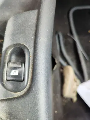 Foto de MANDO ELEVALUNAS DELANTERO DERECHO CITROEN C2 1.1  (60 CV / 44 KW)