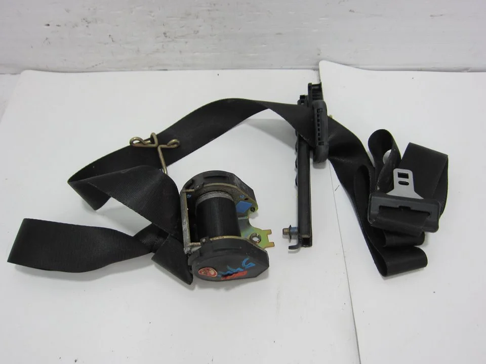 Foto de CINTURON SEGURIDAD DELANTERO IZQUIERDO FORD FOCUS BERLINA (CAK) 1.8 16V CAT (116 CV / 85 KW) referencia 560626701