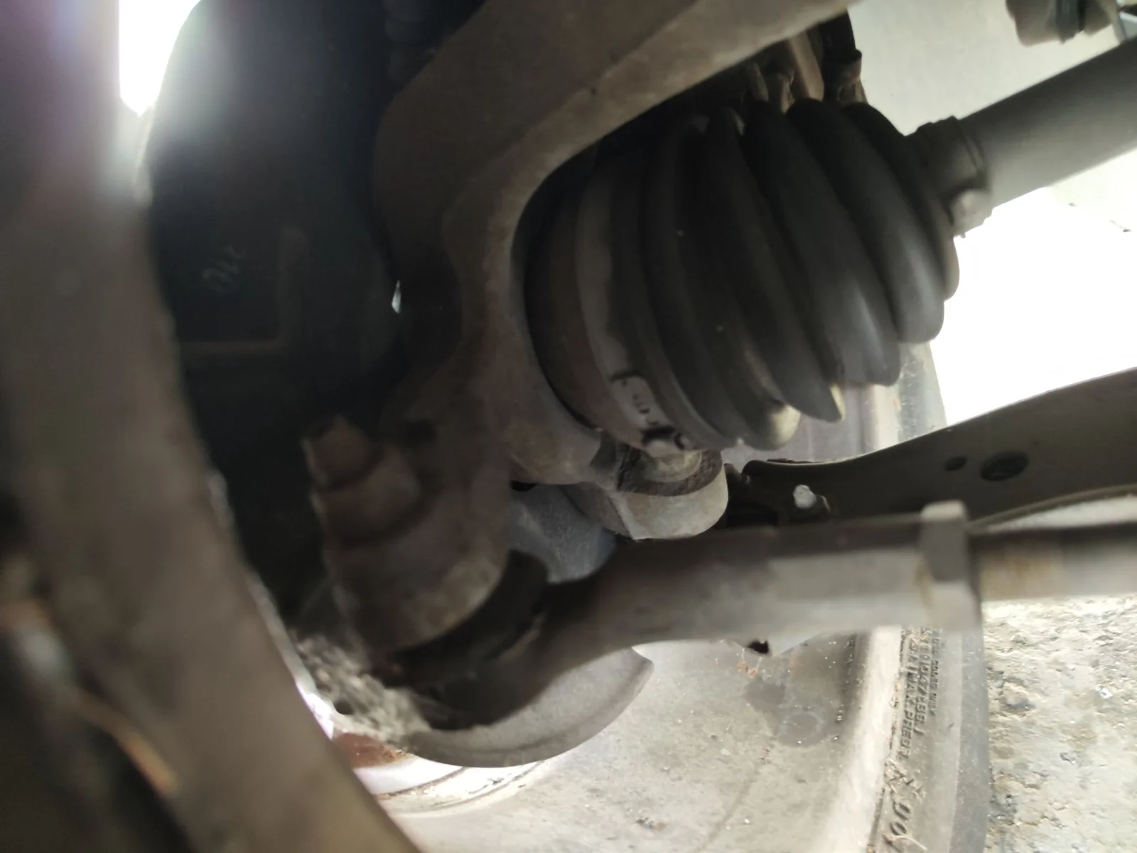Foto de MANGUETA DELANTERA IZQUIERDA VOLKSWAGEN POLO IV (9N1) 1.4 16V (75 CV / 55 KW) referencia 6Q0407256AC
