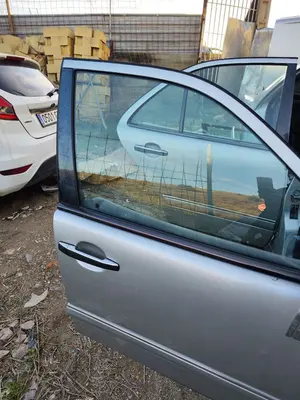 Foto de LUNA DELANTERA DERECHA MERCEDES-BENZ CLASE E (BM 210) BERLINA 3.0 Turbodiesel CAT (177 CV / 130 KW)