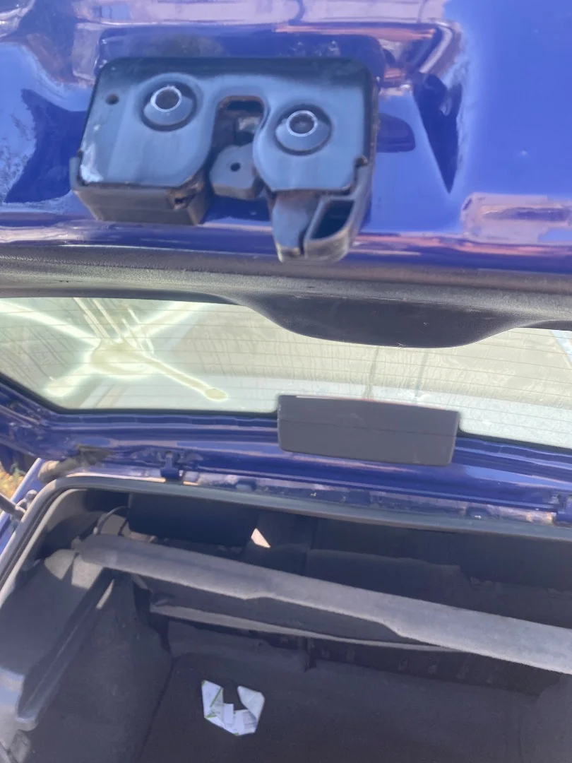 Foto de CERRADURA MALETERO / PORTON VOLKSWAGEN POLO III (6N1) 1.4 (60 CV / 44 KW)
