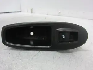 Foto de MANDO ELEVALUNAS TRASERO IZQUIERDO FIAT 500L (330) 1.3 16V JTD CAT (84 CV / 62 KW) referencia 7355551570