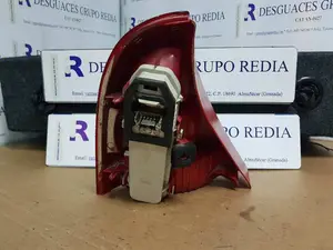 Foto de PILOTO TRASERO DERECHO RENAULT CLIO II FASE I (B/CB0) referencia 085511941R foto 2