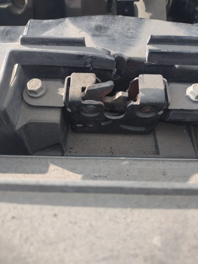 Foto de CERRADURA CAPO RENAULT MEGANE III BERLINA 5P 1.5 dCi Diesel CAT (86 CV / 63 KW) referencia 656013497R